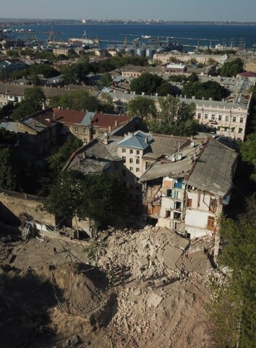В центре Одессы рухнул старый дом – это третий случай за 40 дней