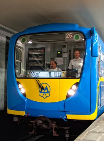 В метро Киева заработал скоростной интернет: везде, кроме Теремков
