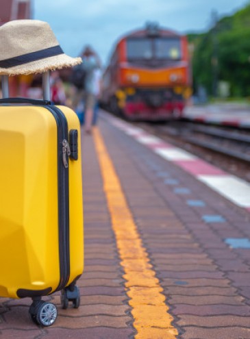 «Укрзалiзниця» ввела услугу доставки чемоданов на вокзал и с вокзала