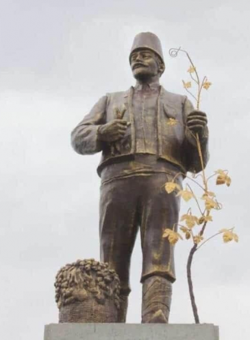В селе на юге Одесской области из памятника Ленину сделали фигуру болгарского святого