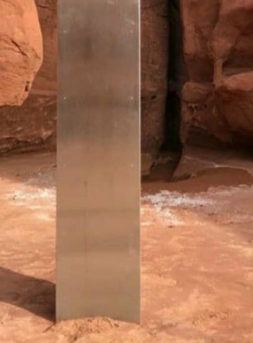 В американской пустыне нашли загадочную стелу – как в фильме «Космическая одиссея 2001 года»