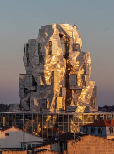 В Арле архитектор возвел башню, вдохновившись работами Ван Гога