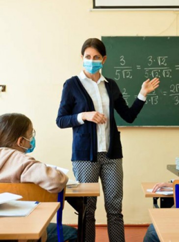 В Україні запровадять обов’язкову вакцинацію для вчителів і держслужбовців