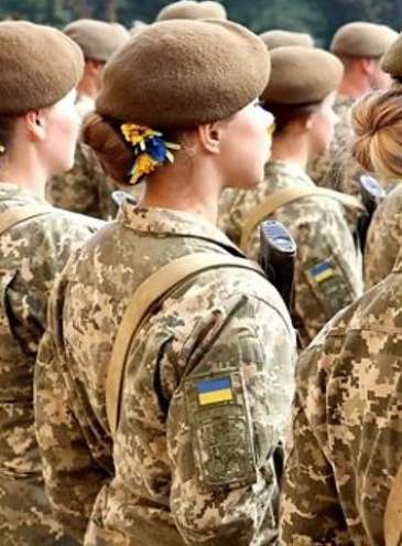 У Києві вперше запускають виробництво військової форми для жінок