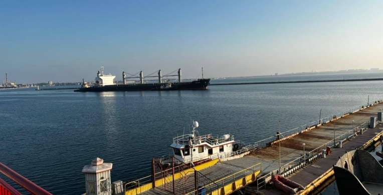 З портів Великої Одеси вийшов перший караван з 3 суден з українським зерном — планують 100 за місяць