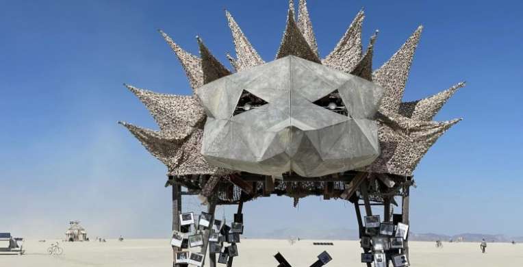 Україна на Burning Man 2023 представила 2 інсталяції, які пов’язані з війною